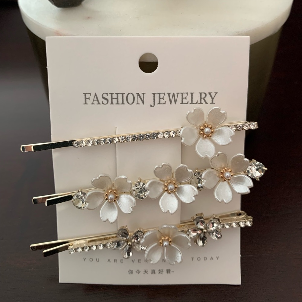 Three Flowers and Rhinestones Hairpins